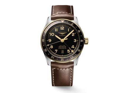 Longines Spirit Zulu Time Automatik Edelstahl 42mm Gelbgold-Lünette graues Zifferblatt braunes Lederband – Herrenuhren Uhr mit Datum aus 750 Gelbgold, Edelstahl, Keramik und Leder. Das Gehäuse ist rund und silber-gelbgold. Das Lederarmband ist braun. Das Zifferblatt ist arabisch Index und grau.