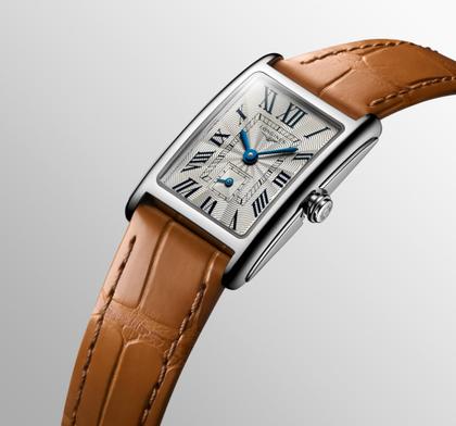 Longines DolceVita   Mini Quarz Edelstahl 21x32mm silbernes Zifferblatt römisch braunes Lederband – Damenuhren Uhr ohne Datum aus Edelstahl. Das Gehäuse ist rechteckig und silber. Das Lederarmband Kroko / Alligator ist braun. Das Zifferblatt ist römisch und silber. – Ansicht 2