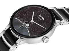 Rado Centrix Diamonds Quarz Edelstahl 35mm schwarzes Zifferblatt mit Brillanten Metallband limitiert – Damenuhren Uhr mit Datum aus Edelstahl und Keramik. Das Gehäuse ist rund und silber. Das Edelstahlarmband ist silber. Das Zifferblatt ist ohne Zeichen und schwarz. – Ansicht 2