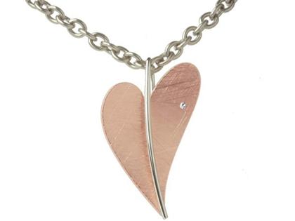 Ernstes Design Set 08 Edelstahl rotvergoldet Herzanhänger Größe 3 groß Brillant – Anhänger Anhänger mit Besatz aus Edelstahl und und vergoldet.