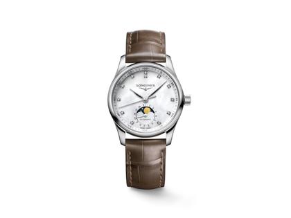 Longines Master Collection Automatik Edelstahl 34mm weißes Perlmutt-Zifferblatt mit Diamanten braunes Lederband – Damenuhren Uhr mit Datum aus Edelstahl und Leder. Das Gehäuse ist rund und silber. Das Lederarmband ist braun. Das Zifferblatt ist ein Index in weiß.