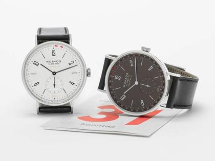 Nomos Glashütte Tangente 41 neomatik Update Ruthenium Automatik Edelstahl 40mm schwarzes Zifferblatt schwarzes Lederband – Herrenuhren Uhr mit Datum aus Edelstahl. Das Gehäuse ist rund und silber. Das Lederarmband ist schwarz. Das Zifferblatt ist arabisch Index und grau. – Ansicht 4