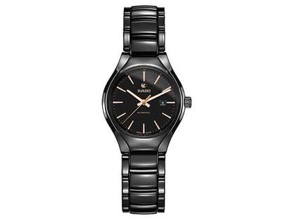 Rado True S Automatik Damenuhr schwarz Index rosé – Damenuhren Uhr mit Datum aus Keramik. Das Gehäuse ist rund und schwarz. Das Keramikarmband ist schwarz. Das Zifferblatt ist ein Index in schwarz.
