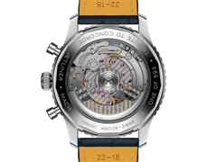 Breitling Navitimer B01 Chronograph 43 Tribute to Concorde Automatik Edelstahl blaues Zifferblatt blaues Lederband limitiert – Herrenuhren Chronograph aus Edelstahl und Leder. Das Gehäuse ist rund und silber. Das Lederarmband Kroko / Alligator ist blau. Das Zifferblatt ist ein Index in blau. – Ansicht 2