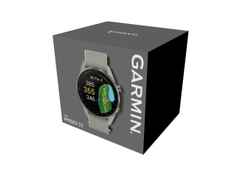 Garmin Approach S72 Titan Grau-DLC 47mm digitales Display graues Textilband – Herrenuhren Uhr Multifunktion aus Keramik und Kunststoff. Das Gehäuse ist rund und grau. Das Textilarmband ist grau. Das Zifferblatt ist digital und schwarz. – Ansicht 7