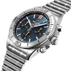 Breitling Chronomat B01 42 Automatik Edelstahl blaues Zifferblatt Metallband – Herrenuhren Chronograph aus Edelstahl. Das Gehäuse ist rund und silber. Das Edelstahlarmband ist silber. Das Zifferblatt ist ein Index in roségold. – Ansicht 2