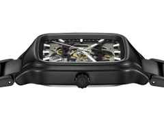 Rado True Square Skeleton Automatik Keramik 38mm skelettiertes Zifferblatt schwarzes Keramikband – Herrenuhren Uhr ohne Datum aus Keramik und Titan. Das Gehäuse ist quadratisch und grau. Das Keramikarmband ist schwarz. Das Zifferblatt ist skelettiert und schwarz. – Ansicht 4