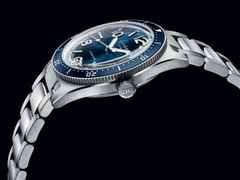 Glashütte Original SeaQ Automatik Edelstahl 40mm blaues Zifferblatt Metallband – Herrenuhren Uhr mit Datum aus Edelstahl und Keramik. Das Gehäuse ist rund und silber. Das Edelstahlarmband ist silber. Das Zifferblatt ist arabisch Index und blau. – Ansicht 2