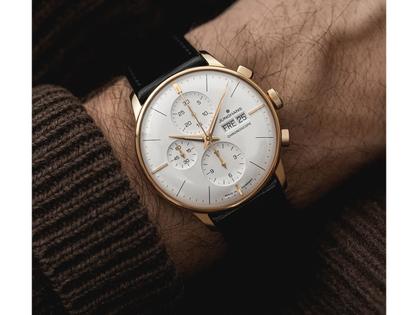 Junghans Meister Chronoscope Automatik Edelstahl Roségold-PVD 41mm versilbertes Zifferblatt schwarzes Lederband – Herrenuhren Chronograph aus Edelstahl, Leder, PVD beschichtet und vergoldet. Das Gehäuse ist rund und roségold. Das Lederarmband ist schwarz. Das Zifferblatt ist ein Index in silber. – Ansicht 4