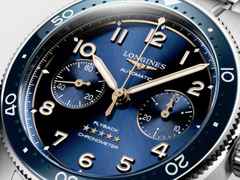 Longines Spirit Flyback Chronograph Automatik Edelstahl 42mm blaues Zifferblatt Metallband – Herrenuhren Chronograph aus Edelstahl und Keramik. Das Gehäuse ist rund und silber. Das Edelstahlarmband ist silber. Das Zifferblatt ist arabisch Index und blau. – Ansicht 2