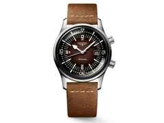 Longines Legend Diver Automatik Edelstahl 42mm braunes Zifferblatt braunes Lederband – Herrenuhren Uhr mit Datum aus Edelstahl. Das Gehäuse ist rund und silber. Das Lederarmband ist braun. Das Zifferblatt ist arabisch Index und braun.