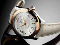 Glashütte Original Lady Serenade Automatik Edelstahl 36mm Perlmutt-Zifferblatt beiges Lederband – Damenuhren Uhr mit Datum aus 750 Rotgold und Edelstahl. Das Gehäuse ist rund und silber-roségold. Das Lederarmband Kroko / Alligator ist weiß. Das Zifferblatt ist römisch Index und weiß. – Ansicht 2