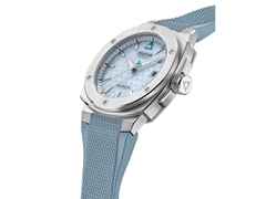 Alpina Alpiner Extreme Solarmetre Quarz Edelstahl 38mm blaues Zifferblatt blaues Kautschukband – Herrenuhren Uhr mit Datum aus Edelstahl und Kautschuk. Das Gehäuse ist rund und silber. Das Kautschuk / Kunststoff / Silikon Armband ist blau. Das Zifferblatt ist ein Index in blau. – Ansicht 2