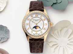 Frederique Constant Classics Elegance Luna Automatik Edelstahl 36mm weißes Zifferblatt braunes Lederband – Damenuhren Uhr ohne Datum aus Edelstahl, Leder und PVD beschichtet. Das Gehäuse ist rund und silber. Das Lederarmband ist braun. Das Zifferblatt ist arabisch und weiß. – Ansicht 4