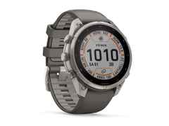 Garmin Fenix 9 Pro inReach Solar Titan 47mm digitales Display graues Silikonband – Herrenuhren Uhr Multifunktion aus Kautschuk und Titan. Das Gehäuse ist rund und grau. Das Kautschuk / Kunststoff / Silikon Armband ist grau. Das Zifferblatt ist digital und schwarz. – Ansicht 5