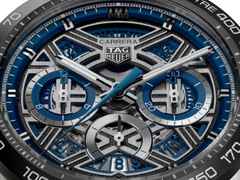 TAG Heuer Carrera Chronograph Extreme Sport Automatik Titan 44mm skelettiertes Zifferblatt Metallband – Herrenuhren Chronograph aus Keramik und Titan. Das Gehäuse ist rund und silber. Das Edelstahlarmband ist silber. Das Zifferblatt ist skelettiert und blau. – Ansicht 4