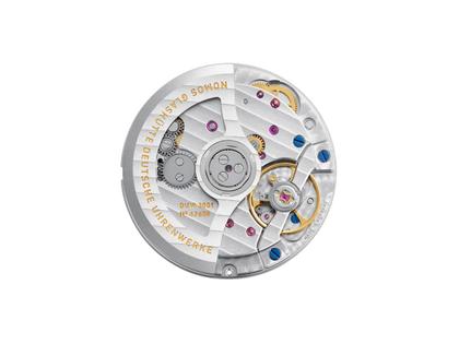 Nomos Glashütte Orion neomatik New Black Automatik Edelstahl 36mm schwarzes Zifferblatt schwarzes Lederband Glasboden – Herrenuhren Uhr ohne Datum aus Edelstahl und Leder. Das Gehäuse ist rund und silber. Das Lederarmband ist schwarz. Das Zifferblatt ist ein Index in schwarz. – Ansicht 7