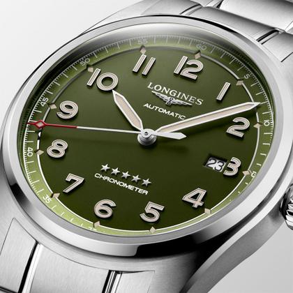 Longines Spirit Automatik Edelstahl 42mm grünes Zifferblatt Edelstahlband – Herrenuhren Uhr mit Datum aus Edelstahl. Das Gehäuse ist rund und silber. Das Edelstahlarmband ist silber. Das Zifferblatt ist arabisch Index und grün. – Ansicht 4