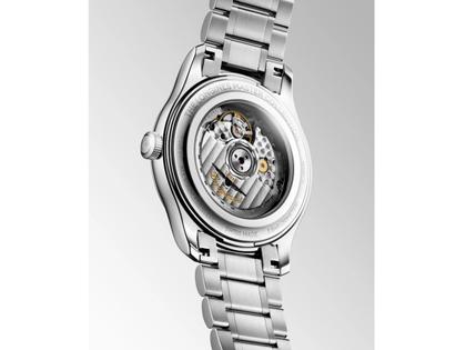 Longines Master Collection Automatik Edelstahl 41mm blaues Zifferblatt Metallband – Herrenuhren Uhr mit Datum aus Edelstahl. Das Gehäuse ist rund und silber. Das Edelstahlarmband ist silber. Das Zifferblatt ist arabisch und blau. – Ansicht 4