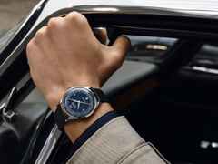 Union Glashütte Noramis Datum Deutschland Klassik 2021 Limitierte Edition Automatik Edelstahl 40mm blaues Zifferblatt blaues Lederband – Herrenuhren Uhr mit Datum aus Edelstahl. Das Gehäuse ist rund und silber. Das Lederarmband ist blau. Das Zifferblatt ist arabisch Index und blau. – Ansicht 2