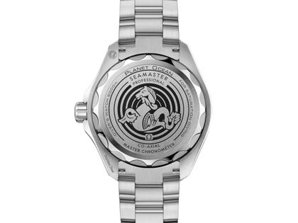 Omega Seamaster Planet Ocean 6000M Ultra Deep Automatik Edelstahl 45,5mm oranges Zifferblatt Metallband – Herrenuhren Uhr ohne Datum aus Edelstahl, Keramik und Titan. Das Gehäuse ist rund und silber. Das Edelstahlarmband ist silber. Das Zifferblatt ist arabisch Index und grau. – Ansicht 4