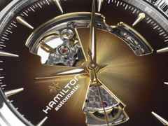 Hamilton Jazzmaster Open Heart Automatik Edelstahl 42mm braunes Zifferblatt braunes Lederband – Herrenuhren Uhr ohne Datum aus Edelstahl und Leder. Das Gehäuse ist rund und silber. Das Lederarmband ist braun. Das Zifferblatt ist ein Index in braun. – Ansicht 2