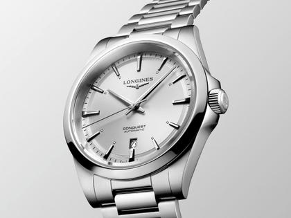 Longines Conquest Automatik Edelstahl 41mm silbernes Zifferblatt Metallband – Herrenuhren Uhr mit Datum aus Edelstahl. Das Gehäuse ist rund und silber. Das Edelstahlarmband ist silber. Das Zifferblatt ist ein Index in silber. – Ansicht 2
