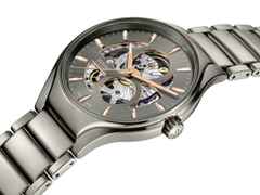 Rado True Round Automatic Open Heart Keramik 40mm graues Zifferblatt graues Keramikband – Herrenuhren Uhr ohne Datum aus Keramik und Titan. Das Gehäuse ist rund und grau. Das Keramikarmband ist grau. Das Zifferblatt ist ein Index in grau. – Ansicht 2