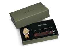 Hamilton American Classic Pan Europ Day Date Automatik Edelstahl 42 mm beiges Zifferblatt beiges Lederband – Herrenuhren Uhr mit Datum aus Edelstahl und Leder. Das Gehäuse ist rund und silber. Das Lederarmband ist beige. Das Zifferblatt ist ein Index in beige. – Ansicht 8