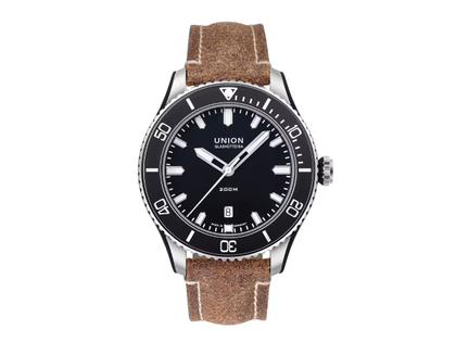 Union Glashütte Belisar  Datum Sport Automatik Edelstahl 45mm schwarzes Zifferblatt schwarzes Kautschukband – Herrenuhren Uhr mit Datum aus Edelstahl. Das Gehäuse ist rund und silber. Das Kautschuk / Kunststoff / Silikon Armband ist schwarz. Das Zifferblatt ist ein Index in schwarz. – Ansicht 2