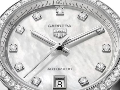 TAG Heuer Carrera Date Automatik Edelstahl 36mm weißes Perlmutt-Zifferblatt mit Brillanten Metallband – Damenuhren Uhr mit Datum aus Edelstahl. Das Gehäuse ist rund und silber. Das Edelstahlarmband ist silber. Das Zifferblatt ist ein Index in weiß. – Ansicht 4
