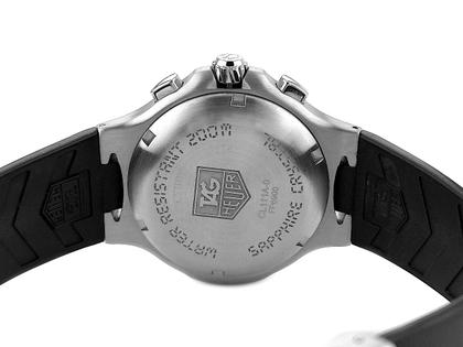 TAG Heuer Kirium F1 Multifunktion Quarz Edelstahl CL111A.FT6000 Full Set Occasion – Herrenuhren Chronograph aus Edelstahl. Das Gehäuse ist rund und silber. Das Kautschuk / Kunststoff / Silikon Armband ist schwarz. Der Zifferblatt ist ein Index. – Ansicht 2