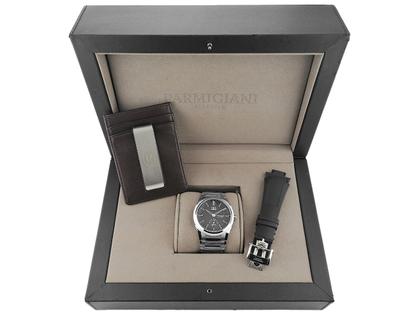 Juwelier Roller Parmigiani Fleurier Tonda GT Big Date Automatik 42mm Metallband und Kautschukband PFC910-0000210-B00182 Full Set Occasion – Herrenuhren Uhr mit Datum aus Edelstahl. Das Gehäuse ist rund und silber. Das Edelstahlarmband ist silber. Das Zifferblatt ist ein Index in schwarz. – Ansicht 5