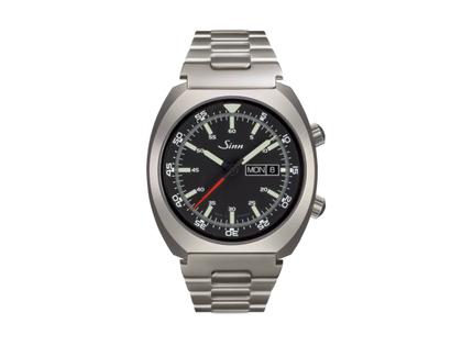 Herrenuhren Uhr mit Datum aus Edelstahl. Das Armband ist ein Edelstahlarmband. Der Zifferblatt ist ein Index.