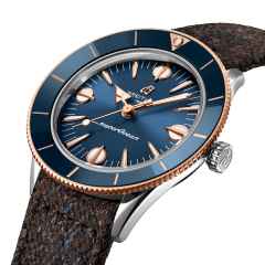 Breitling Superocean Heritage 57 Highlands Automatik Edelstahl 38mm blaues Zifferblatt Metallband – Herrenuhren Uhr ohne Datum aus 750 Rotgold, Edelstahl und Keramik. Das Gehäuse ist rund und silber-roségold. Das Edelstahlarmband ist silber. Das Zifferblatt ist ein Index in blau. – Ansicht 2