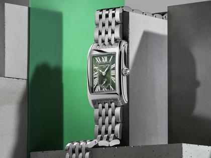 Frederique Constant Classics Carree Small Seconds Quarz Edelstahl 36x25mm grünes Zifferblatt Metallband – Damenuhren Uhr mit Datum aus Edelstahl. Das Gehäuse ist rechteckig und silber. Das Edelstahlarmband ist silber. Das Zifferblatt ist römisch und grün. – Ansicht 5