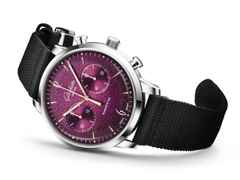 Glashütte Original Sixties Chronograph Jahresedition 2026 Automatik Edelstahl 42mm violettes Zifferblatt schwarzes Textilband – Herrenuhren Chronograph aus Edelstahl. Das Gehäuse ist rund und silber. Das Textilarmband ist schwarz. Das Zifferblatt ist arabisch Index und lila. – Ansicht 9