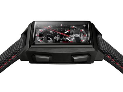 TAG Heuer Monaco Evergraph Automatik Titan DLC-Schwarz 40mm skelettiertes Zifferblatt schwarzes Kautschukband – Herrenuhren Chronograph aus DLC beschichtet und Titan. Das Gehäuse ist quadratisch und schwarz. Das Kautschuk / Kunststoff / Silikon Armband ist schwarz. Das Zifferblatt ist ein Index in schwarz. – Ansicht 3