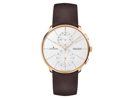 Junghans Meister Fein Chronoscope Mega Solar Funkuhr Edelstahl Roségold-PVD 39mm weißes Zifferblatt braunes Lederband – Herrenuhren Uhr mit Datum aus Edelstahl und PVD beschichtet. Das Gehäuse ist rund und roségold. Das Lederarmband ist braun. Das Zifferblatt ist ein Index in weiß.