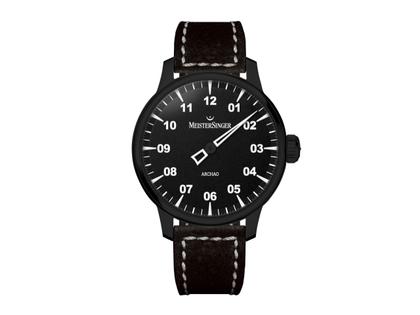 MeisterSinger Archao Automatik Edelstahl Schwarz-DLC 43mm schwarzes Zifferblatt schwarzes Lederband – Herrenuhren Uhr ohne Datum aus DLC beschichtet, Edelstahl und Leder. Das Gehäuse ist rund und schwarz. Das Lederarmband ist schwarz. Das Zifferblatt ist arabisch Index und schwarz.