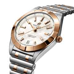 Breitling Chronomat 32 Quarz Edelstahl weißes Zifferblatt mit Brillanten zweifarbiges Metallband – Damenuhren Uhr mit Datum aus 750 Rotgold und Edelstahl. Das Gehäuse ist rund und roségold. Das Edelstahlarmband mit Gold ist silber-roségold. Das Zifferblatt ist ein Index in weiß. – Ansicht 3
