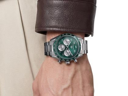 TAG Heuer Carrera Chronograph Sport Automatik Edelstahl 42mm grünes Zifferblatt Metallband – Herrenuhren Chronograph aus Edelstahl und Keramik. Das Gehäuse ist rund und silber. Das Edelstahlarmband ist silber. Das Zifferblatt ist arabisch Index und grün. – Ansicht 7