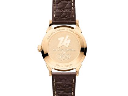 Omega Seamaster Milano Cortina 2026 Automatik Edelstahl 37mm weißes Zifferblatt braunes Lederband – Herrenuhren Uhr ohne Datum aus 750 Gelbgold und Leder. Das Gehäuse ist rund und gelbgold. Das Lederarmband ist braun. Das Zifferblatt ist ein Index in weiß. – Ansicht 4