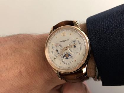Montblanc Heritage  Automatik Perpetual Calendar 40 mm Rosegold Limited Edition – Herrenuhren Uhr mit Kalender aus 750 Rotgold. Das Gehäuse ist rund und roségold. Das Lederarmband Kroko / Alligator ist braun. Das Zifferblatt ist arabisch Index und weiß. – Ansicht 5
