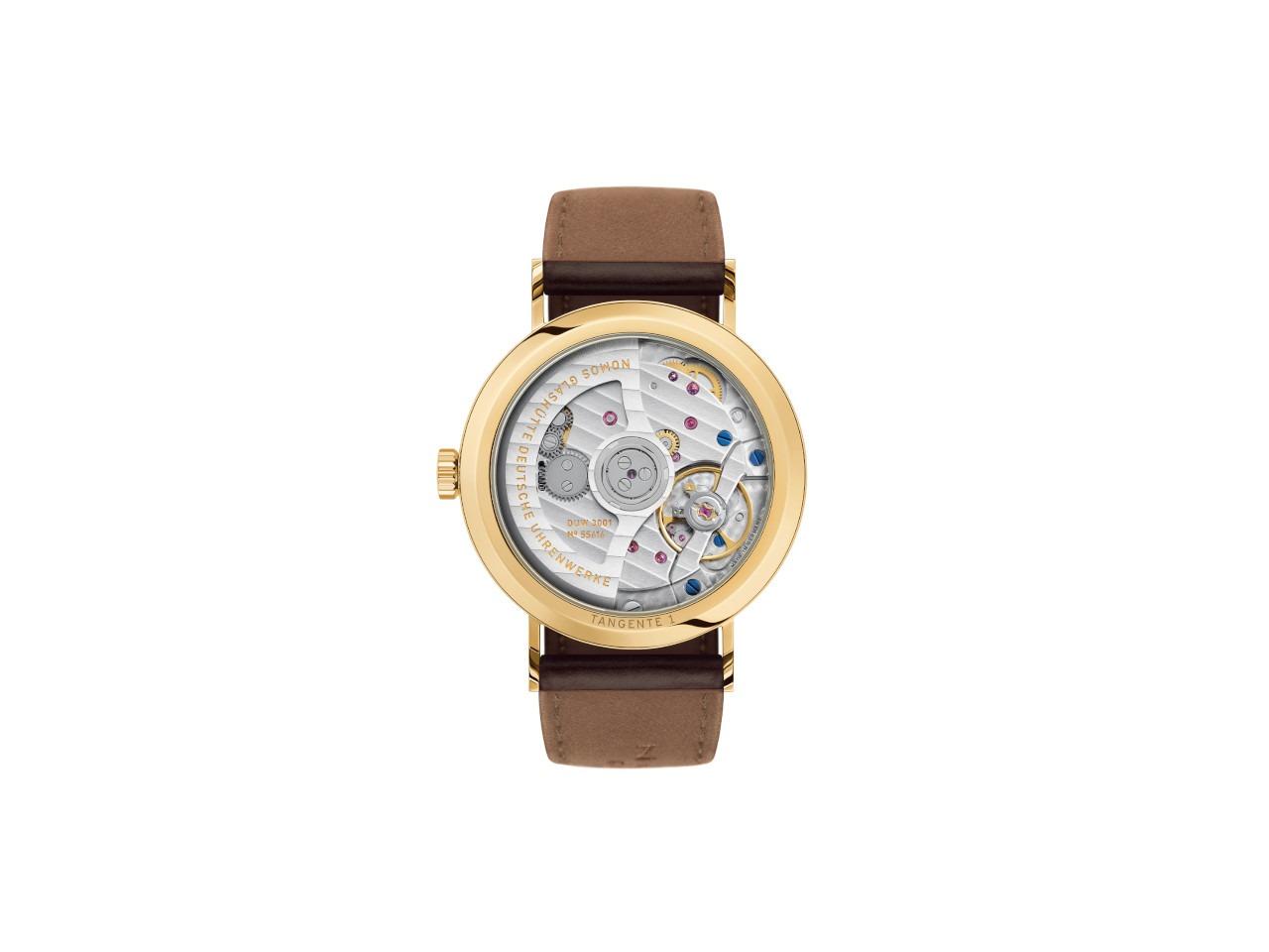 Nomos Glashütte Tangente Gold Neomatik Automatik Gelbgold 35mm weißes Zifferblatt schwarzes Lederband – Damenuhren Uhr ohne Datum aus 750 Gelbgold und Leder. Das Gehäuse ist rund und gelbgold. Das Lederarmband ist schwarz. Das Zifferblatt ist arabisch Index und weiß. – Ansicht 2
