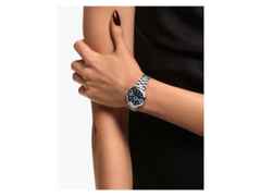 Omega Seamaster Aqua Terra 150M Automatik Edelstahl 30mm blaues Zifferblatt Metallband – Damenuhren Uhr mit Datum aus Edelstahl. Das Gehäuse ist rund und silber. Das Edelstahlarmband ist silber. Das Zifferblatt ist ein Index in blau. – Ansicht 3