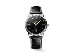 Longines Heritage Flagship Automatik Edelstahl 38,5mm schwarzes Zifferblatt schwarzes Zifferblatt – Herrenuhren Uhr mit Datum aus Edelstahl. Das Gehäuse ist rund und silber. Das Lederarmband Kroko / Alligator ist schwarz. Das Zifferblatt ist ein Index in schwarz.