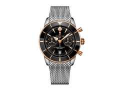 Breitling Superocean Heritage B01 Chronograph Automatik Edelstahl 42mm schwarzes Zifferblatt Metallband – Herrenuhren Chronograph aus 750 Rotgold, Edelstahl und Keramik. Das Gehäuse ist rund und silber. Das Edelstahlarmband ist silber. Das Zifferblatt ist ein Index in schwarz.
