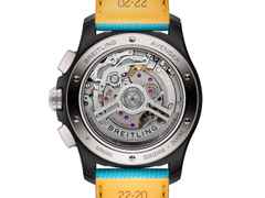 Breitling Avenger B01 Chronograph 42 Automatik Keramik türkises Zifferblatt türkises Lederband – Herrenuhren Chronograph aus Carbon, Edelstahl, Keramik und Titan. Das Gehäuse ist rund und schwarz. Das Lederarmband ist türkis. Das Zifferblatt ist arabisch Index und türkis. – Ansicht 2