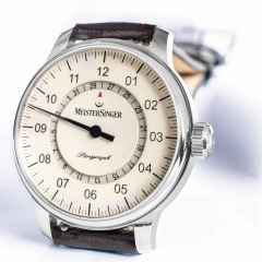 MeisterSinger Perigraph elfenbein, 43mm – Herrenuhren Uhr mit Datum aus Edelstahl. Das Gehäuse ist rund und silber. Das Lederarmband ist braun. Das Zifferblatt ist arabisch und beige. – Ansicht 2
